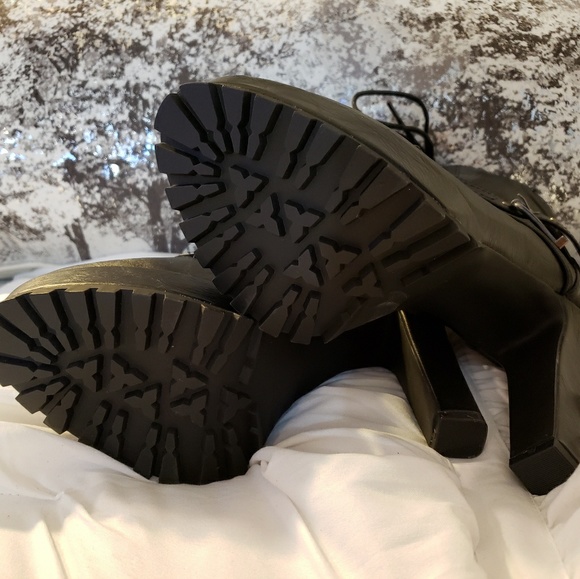 Lace up heeled booties - Picture 3 of 3